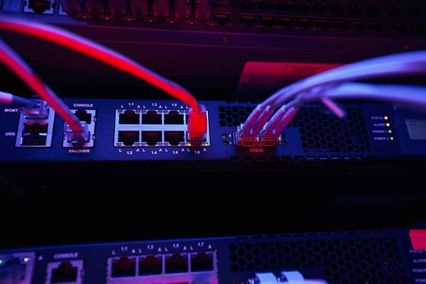 Quels les outils et équipements essentiels pour une gestion optimale d'une baie de brassage?